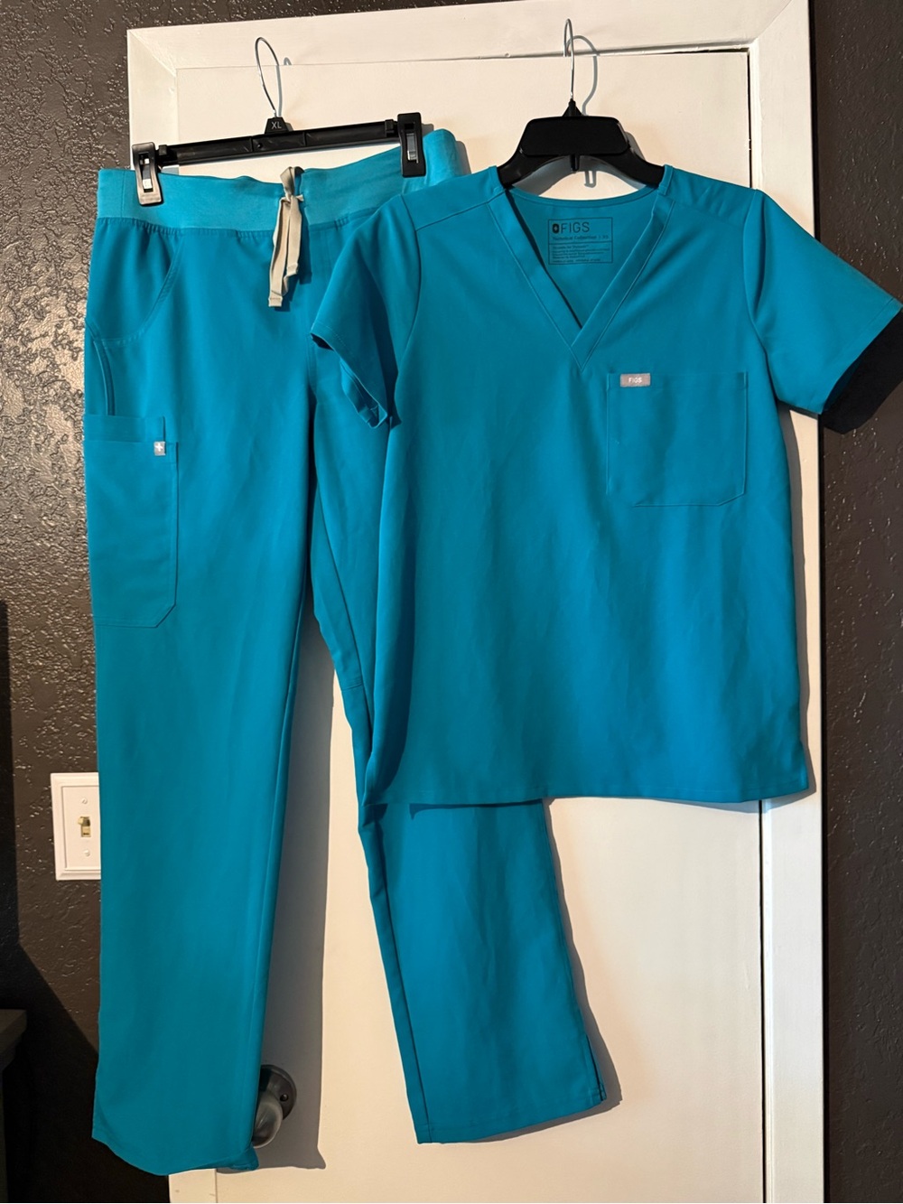 Figs Women’s Teal V-Neck Scrub Top & Drawstring Track Pants